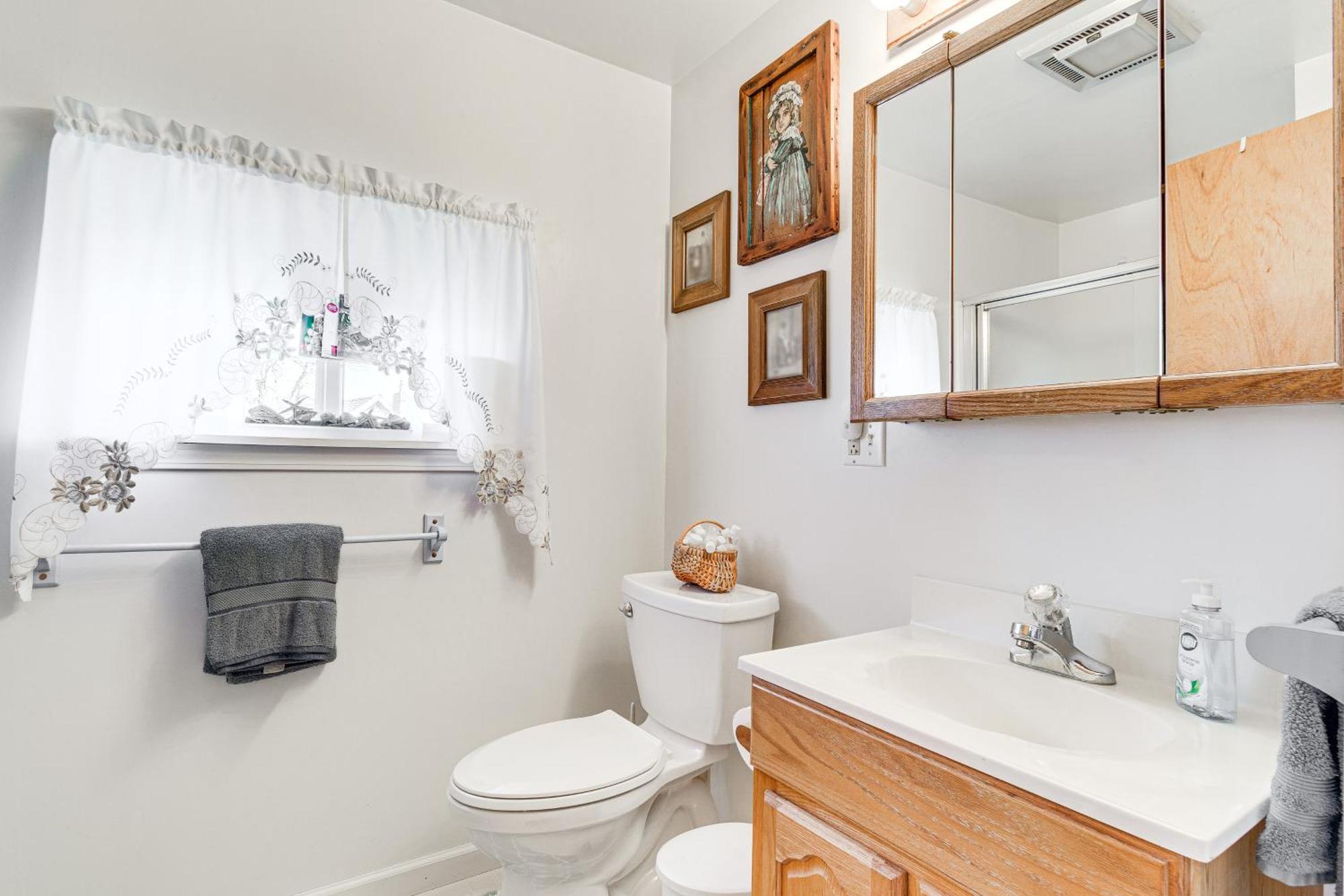 Waterfront Wolcott Vacation Rental With Deck And Views 외부 사진