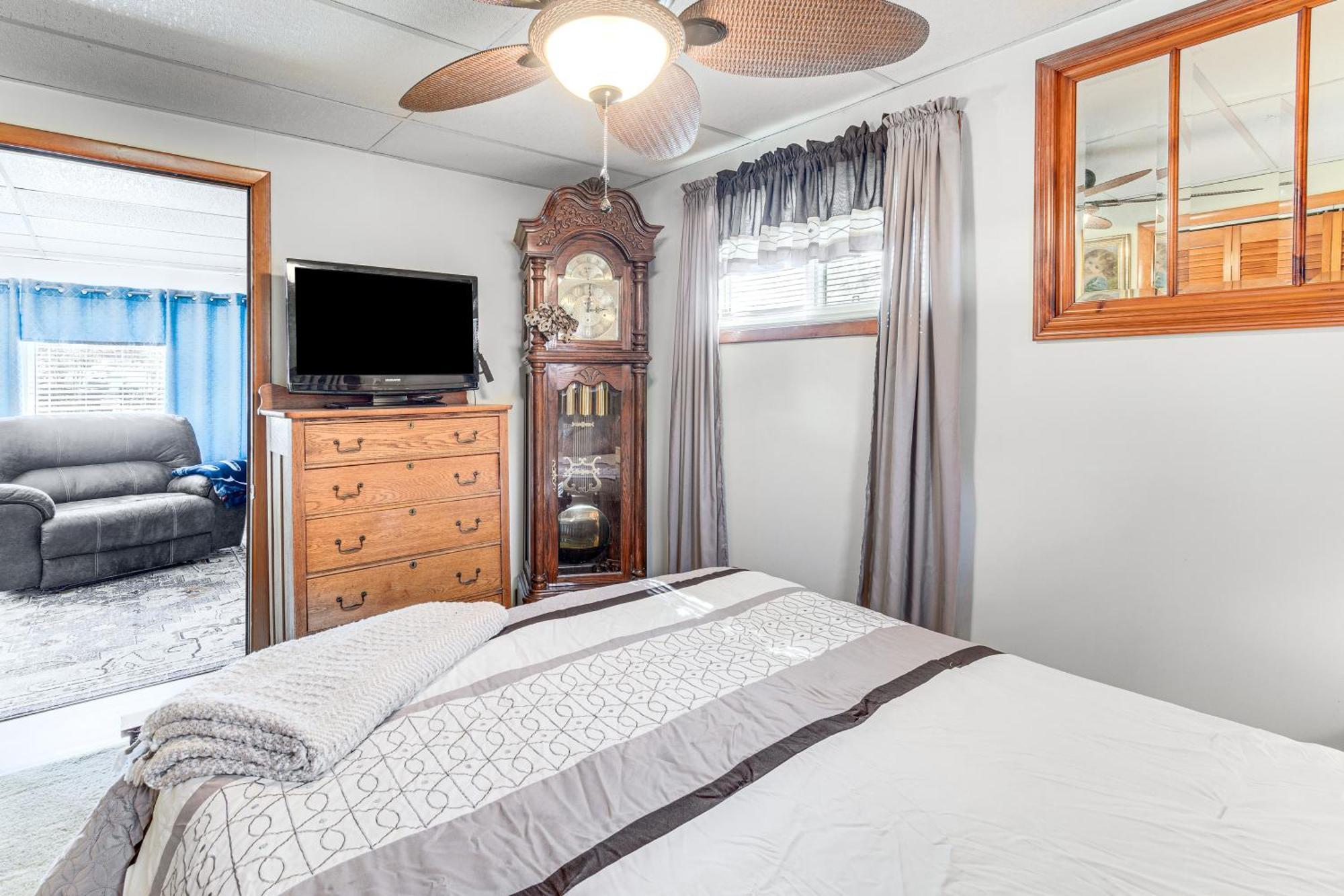 Waterfront Wolcott Vacation Rental With Deck And Views 외부 사진