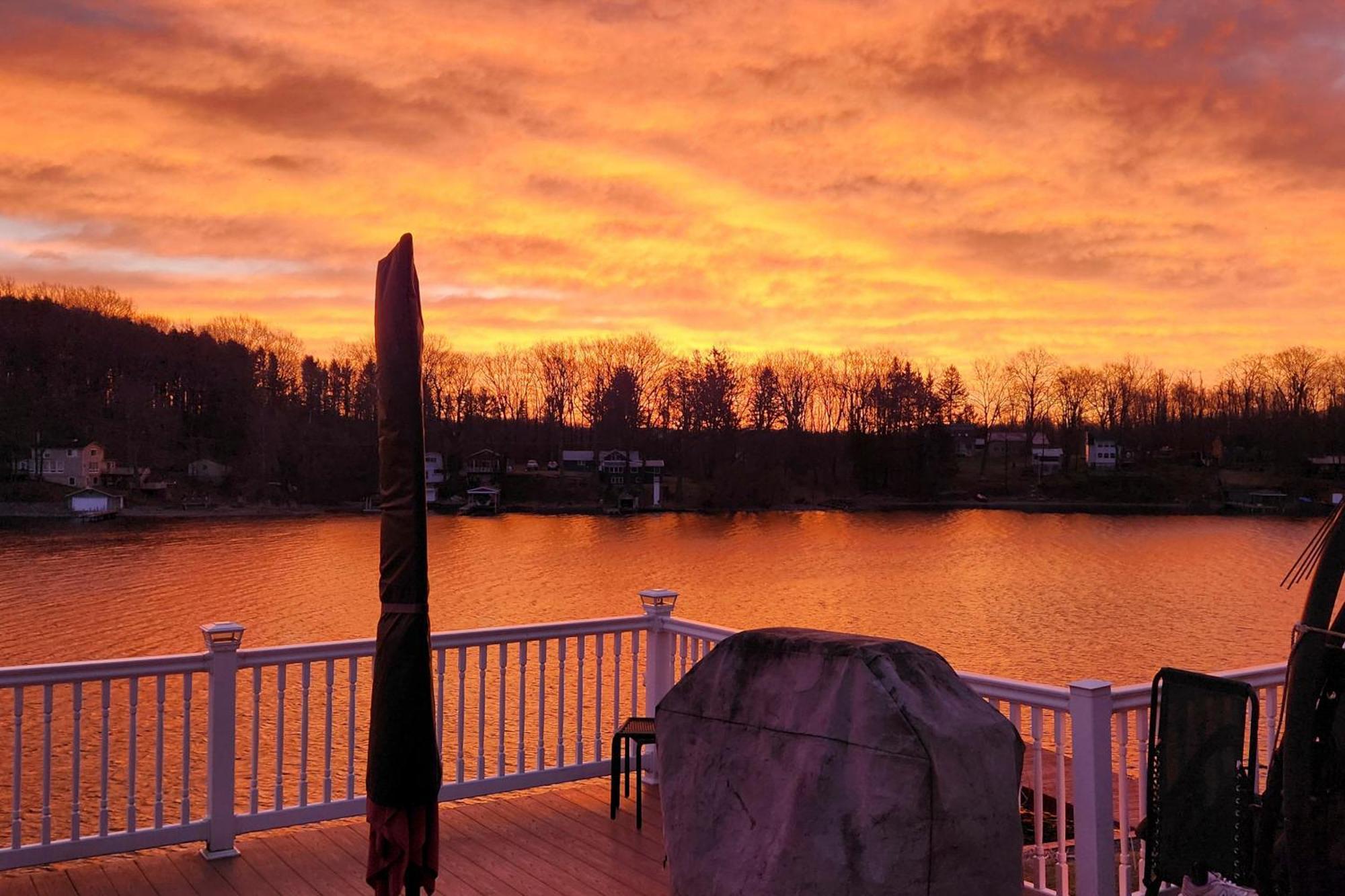 Waterfront Wolcott Vacation Rental With Deck And Views 외부 사진