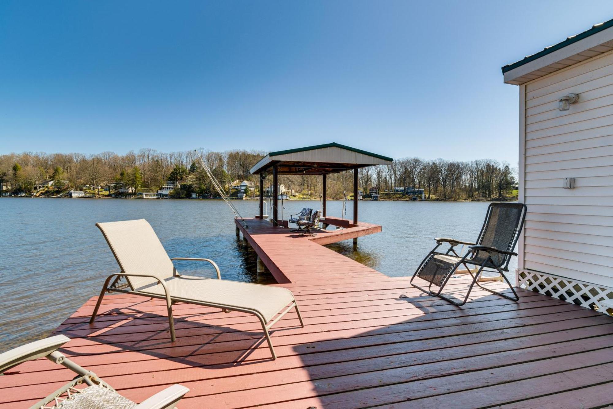 Waterfront Wolcott Vacation Rental With Deck And Views 외부 사진