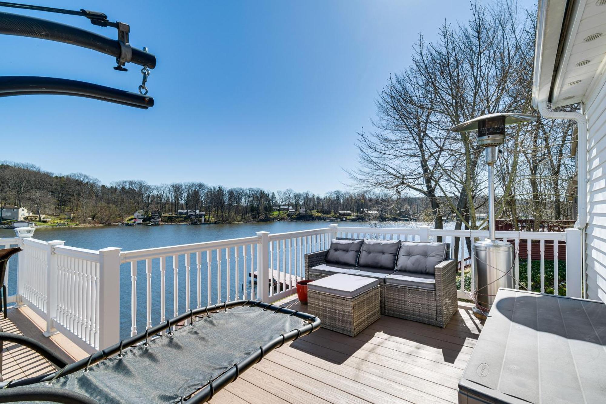 Waterfront Wolcott Vacation Rental With Deck And Views 외부 사진