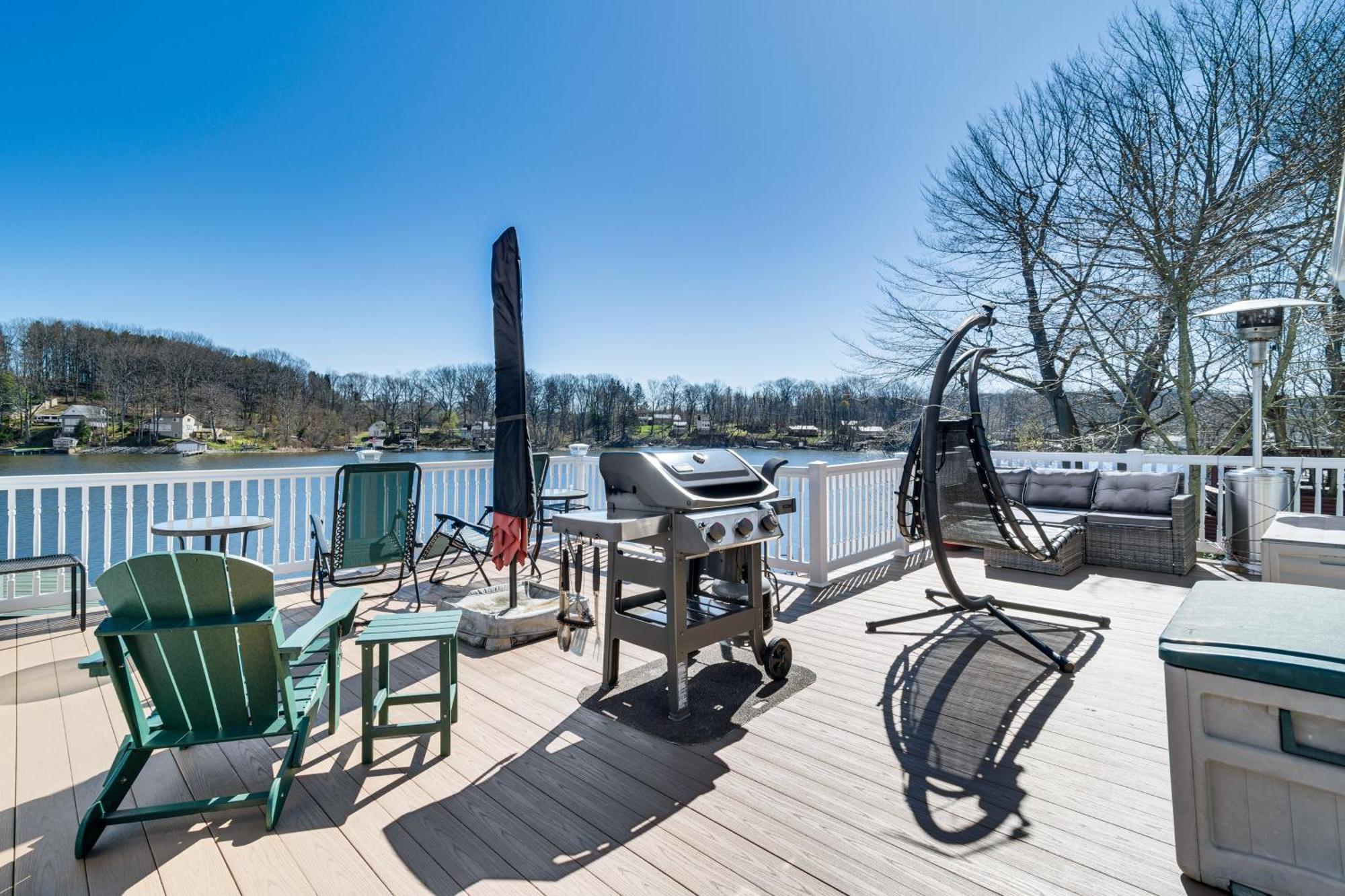 Waterfront Wolcott Vacation Rental With Deck And Views 외부 사진