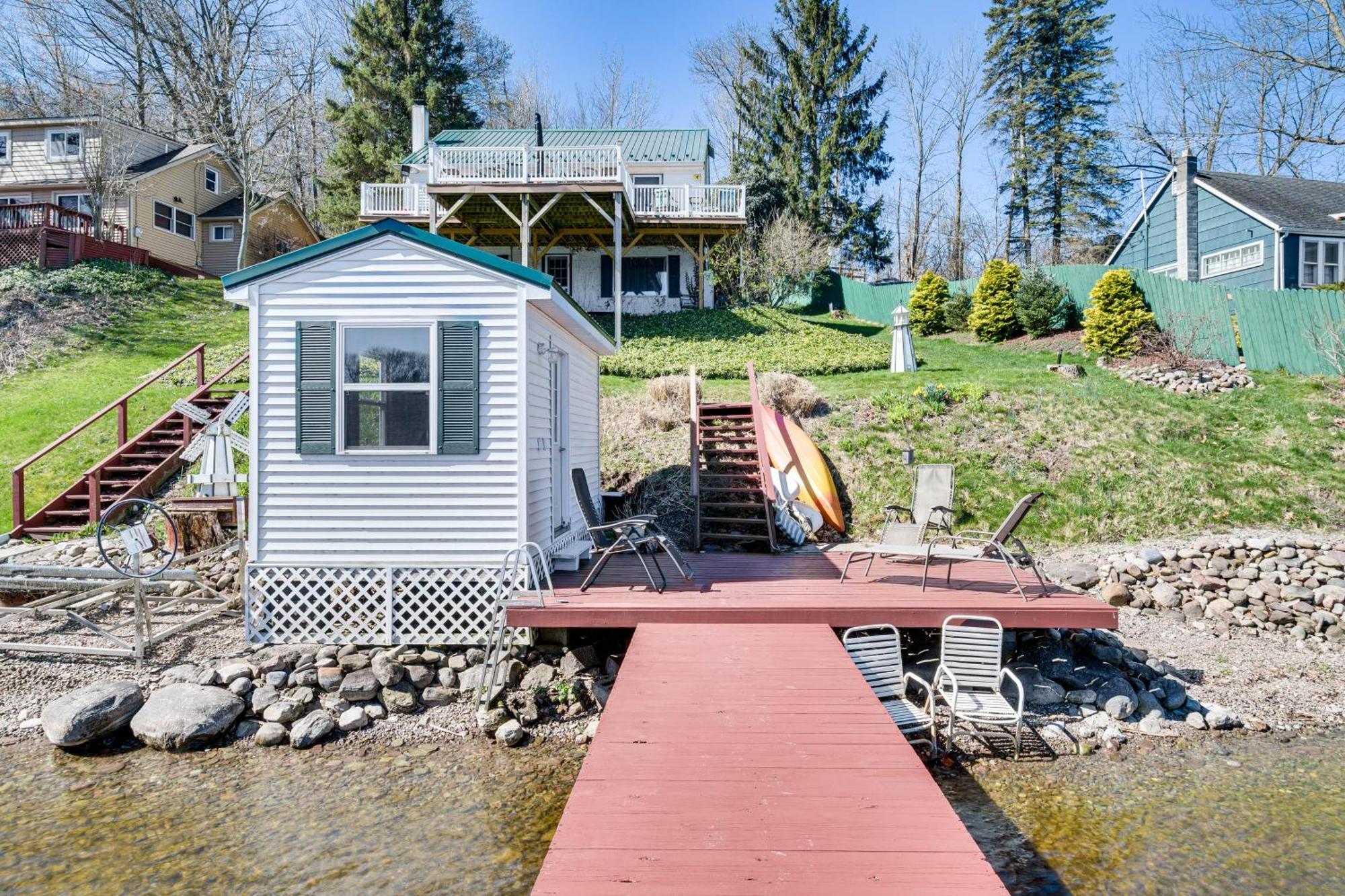 Waterfront Wolcott Vacation Rental With Deck And Views 외부 사진