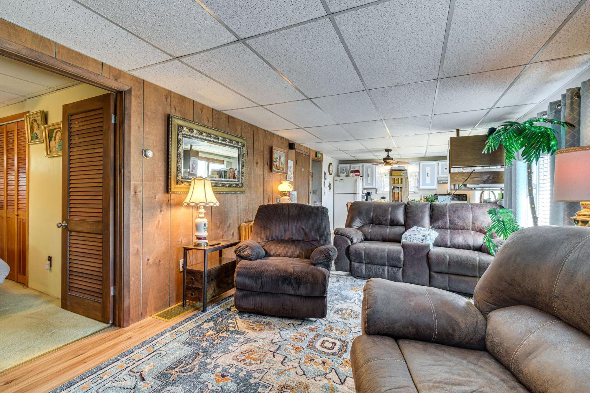 Waterfront Wolcott Vacation Rental With Deck And Views 외부 사진